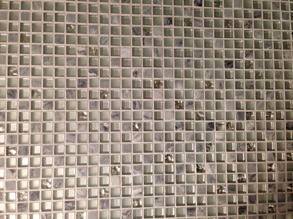 PEARLA STONE + GLASS MOSAIC